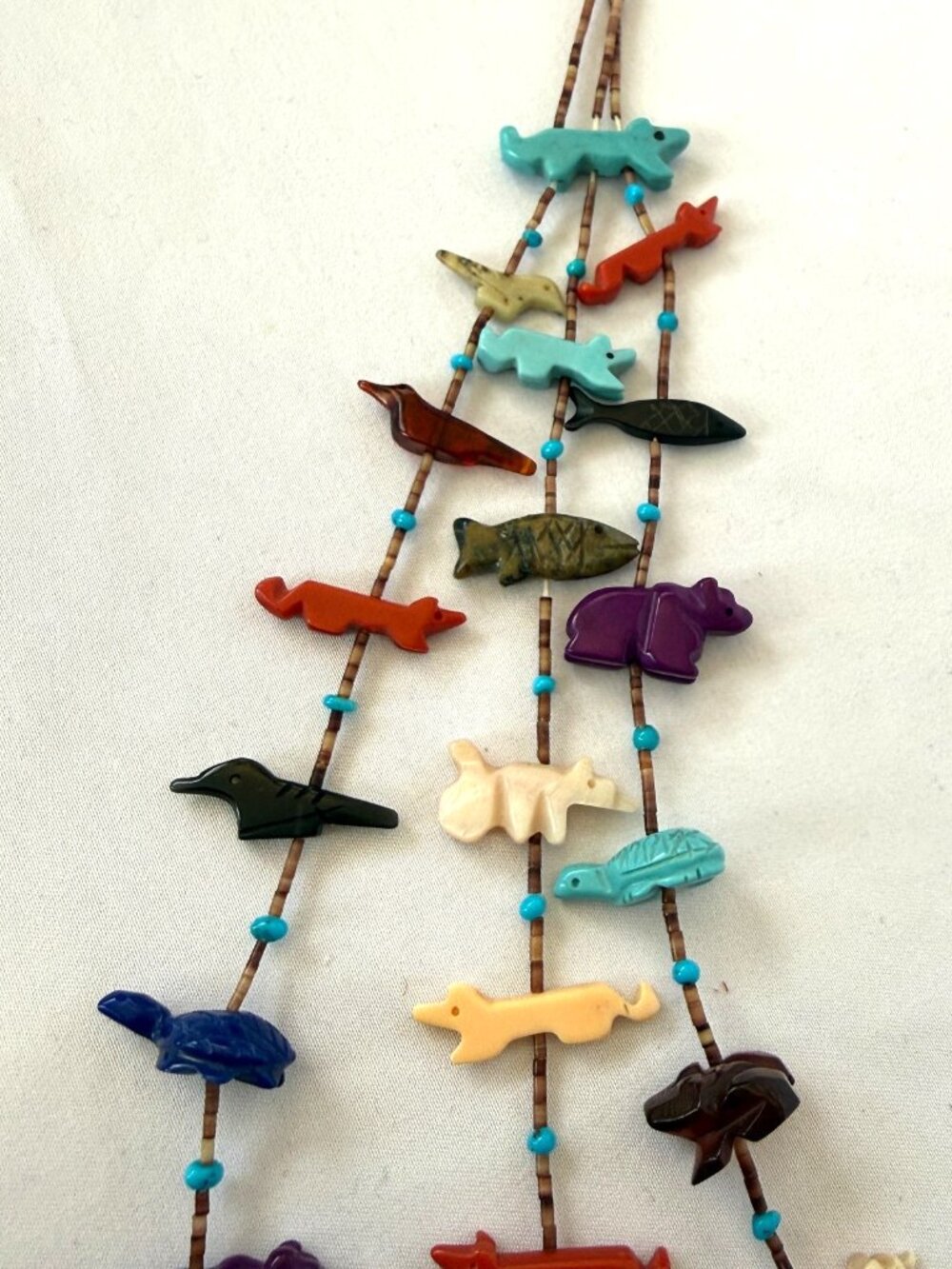 VINTAGE ZUNI ANIMAL FETISH HAND CARVED GEMSTONE HEISHI BEAD 3-STRAND NECKLACE - Picture 8 of 16